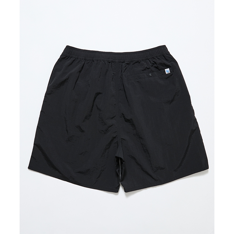 コンパクトに収納できるナイロンショートパンツ ブラック（L-XL