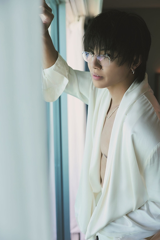 武知海青1st写真集 BREATH【@Loppi・HMV限定カバー版】 : 武知海青